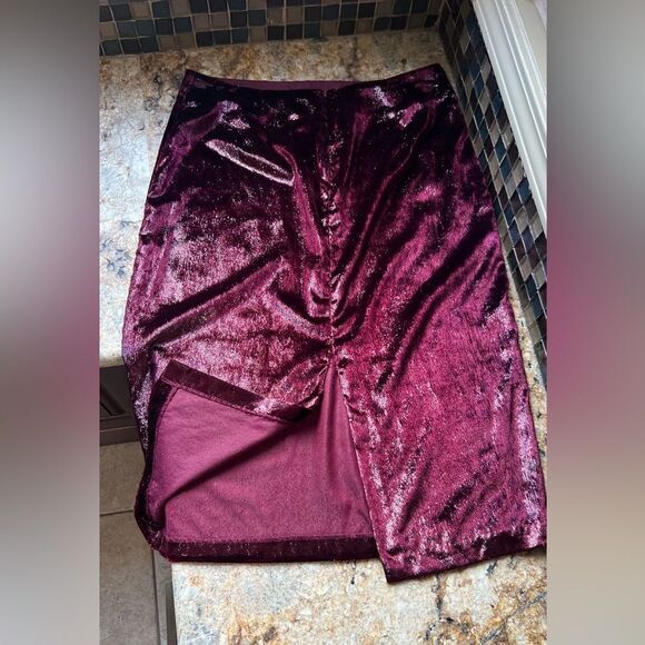 Gorgeous skirt. Sparkle and soft. - Picture 3 of 7